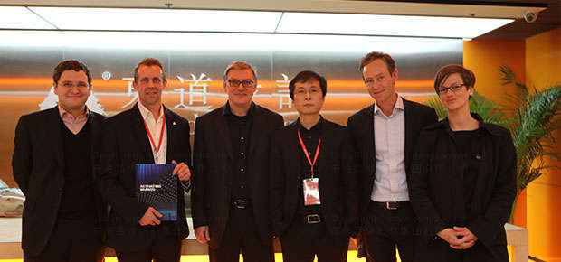 克努特.麦尔霍夫团队合影留念