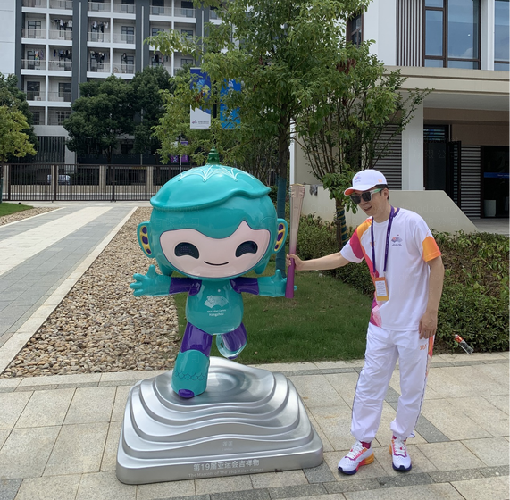 传递圣火 喜迎亚运