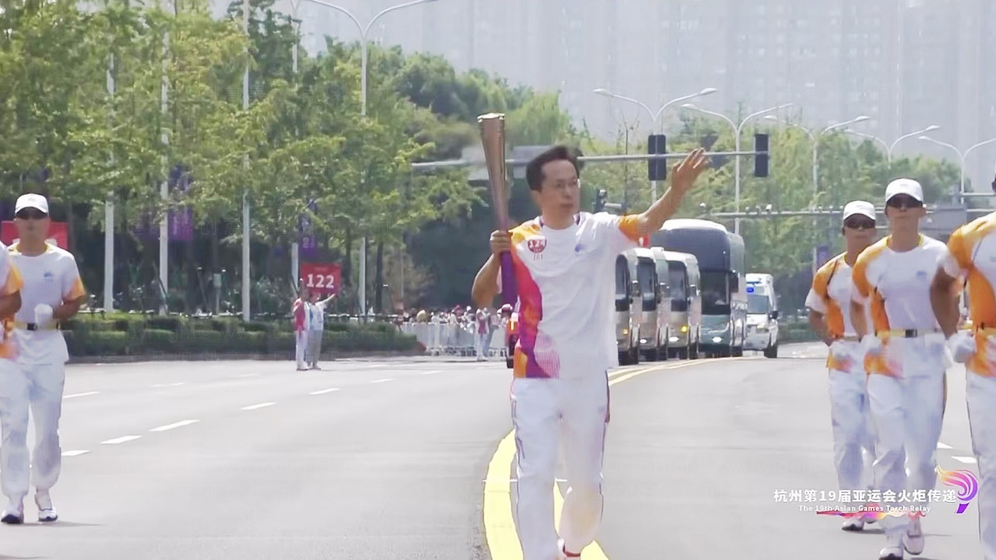 传递圣火 喜迎亚运