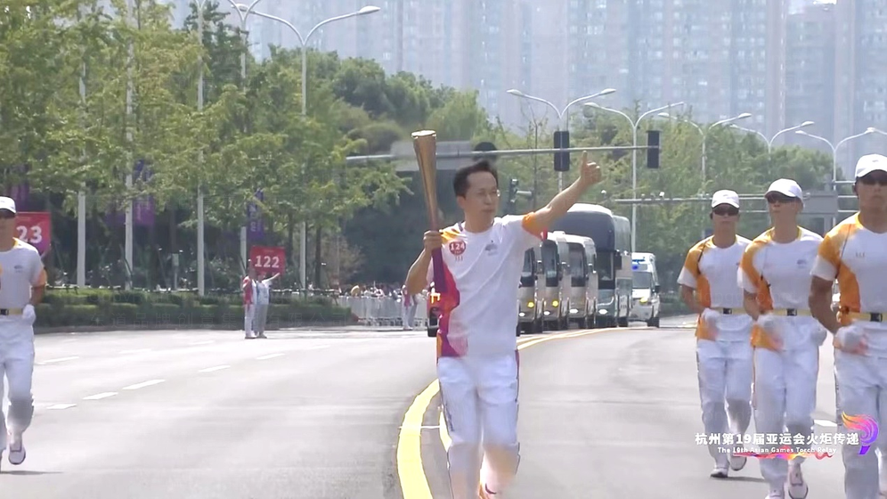 传递圣火 喜迎亚运