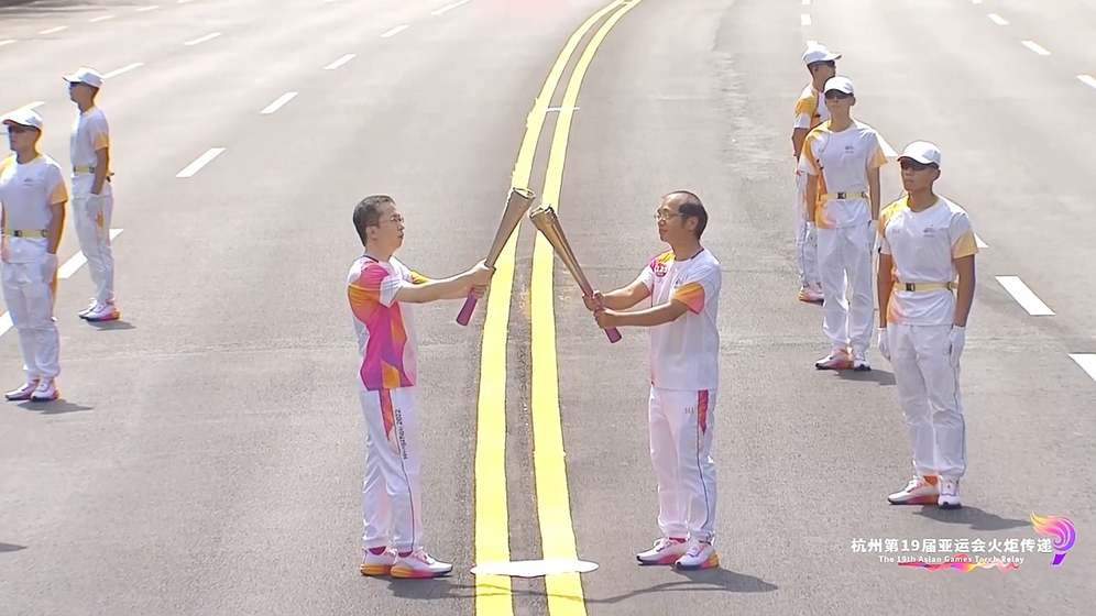 传递圣火 喜迎亚运