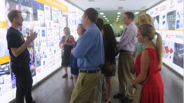 美国梅雷迪思大学商学院13名学者来访东道